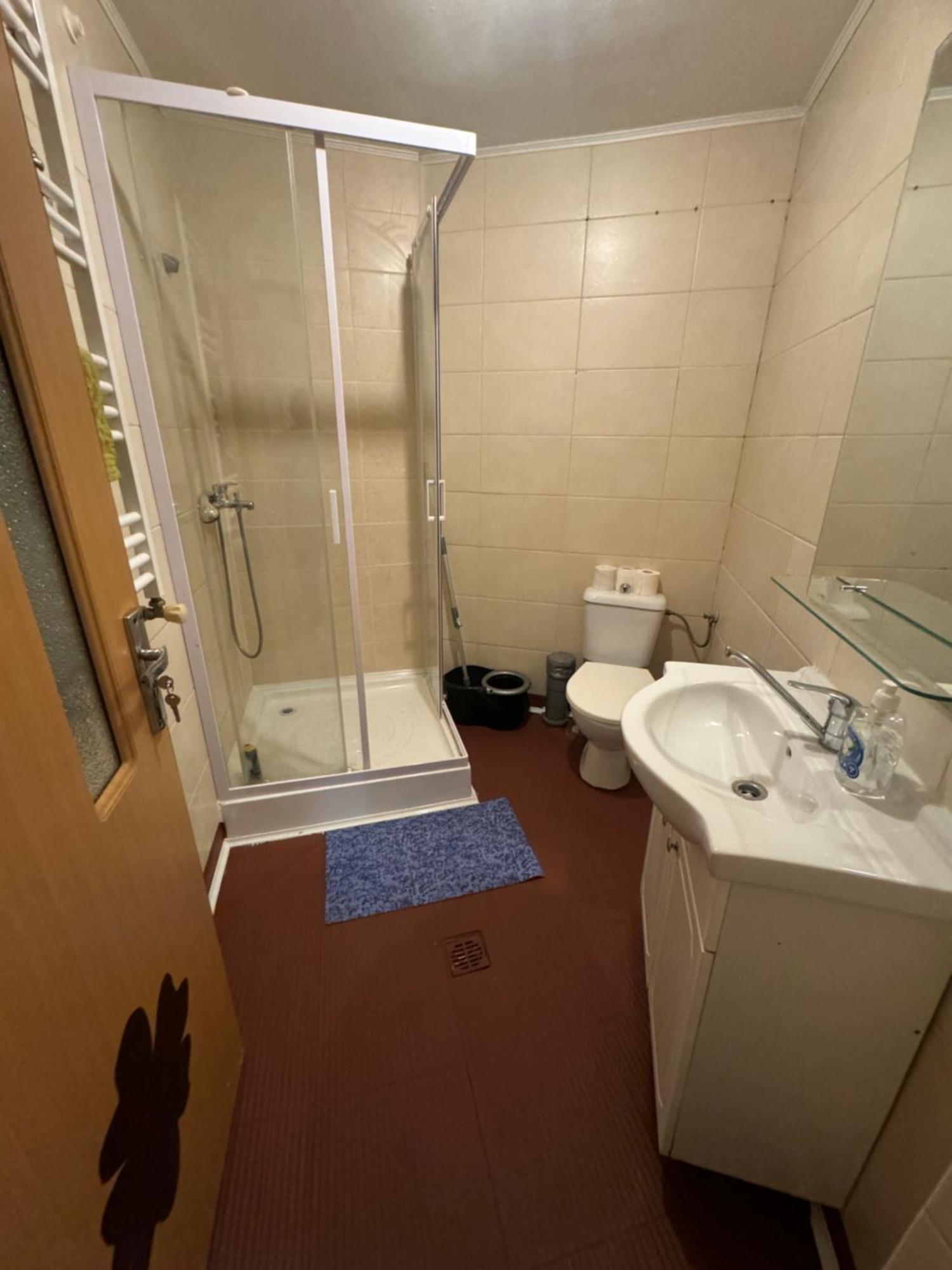 Economic Low Buget Downtown Studio Tiny Home On Street Piata Amzei Bucharest Exterior photo
